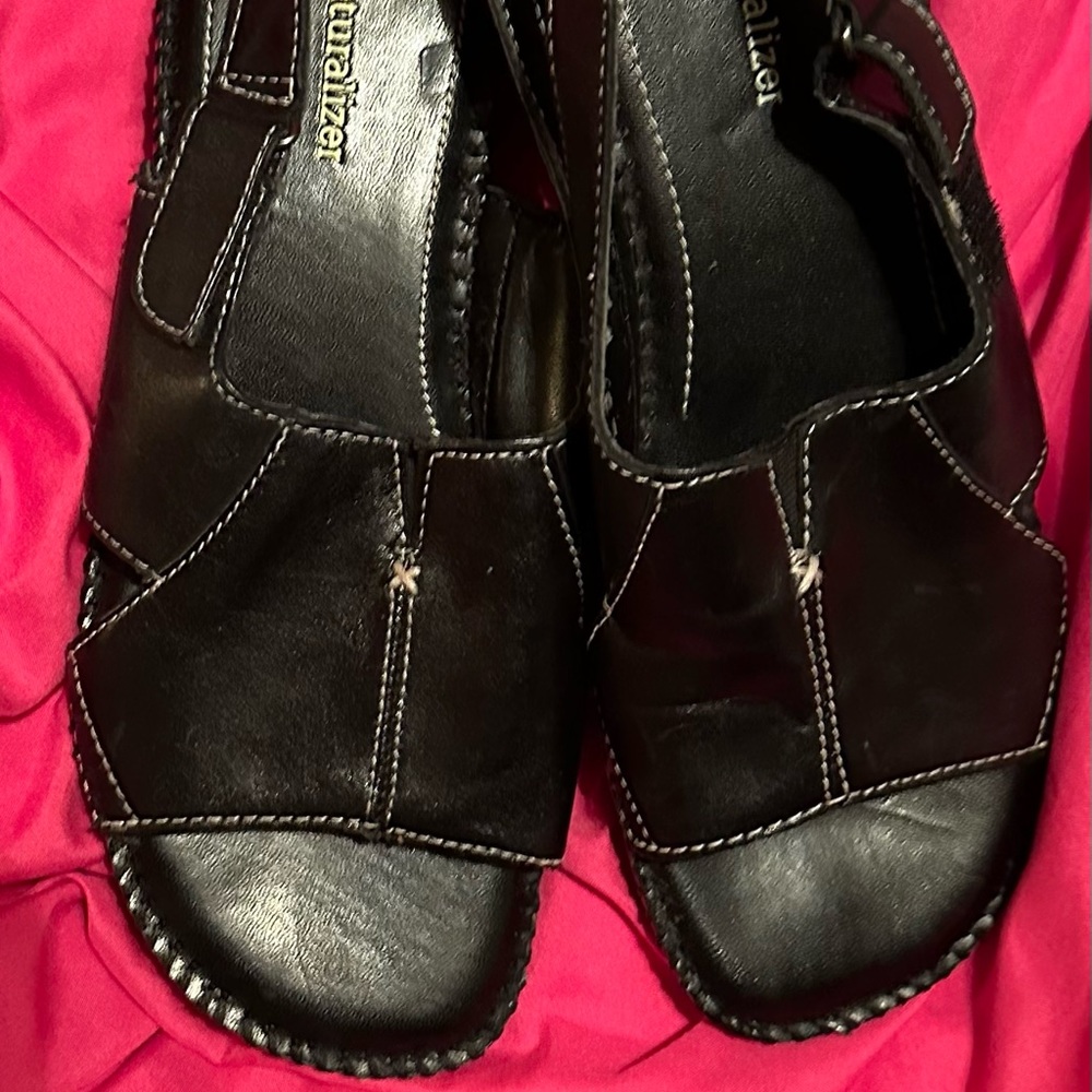 Naturalizer 1-1/2” leather sandals